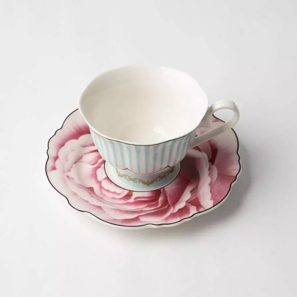 Jenna Clifford – Wavy Rose Cup & Saucer